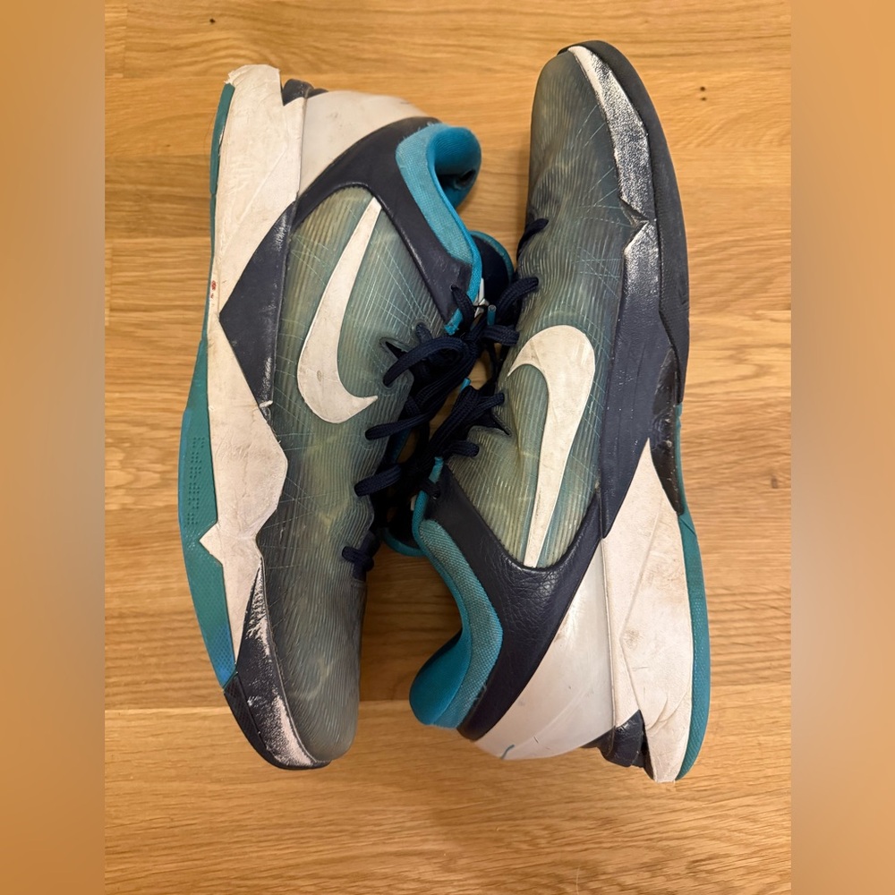 Nike Kobe 7 Shark Size 15 Teal and Black Sneakers